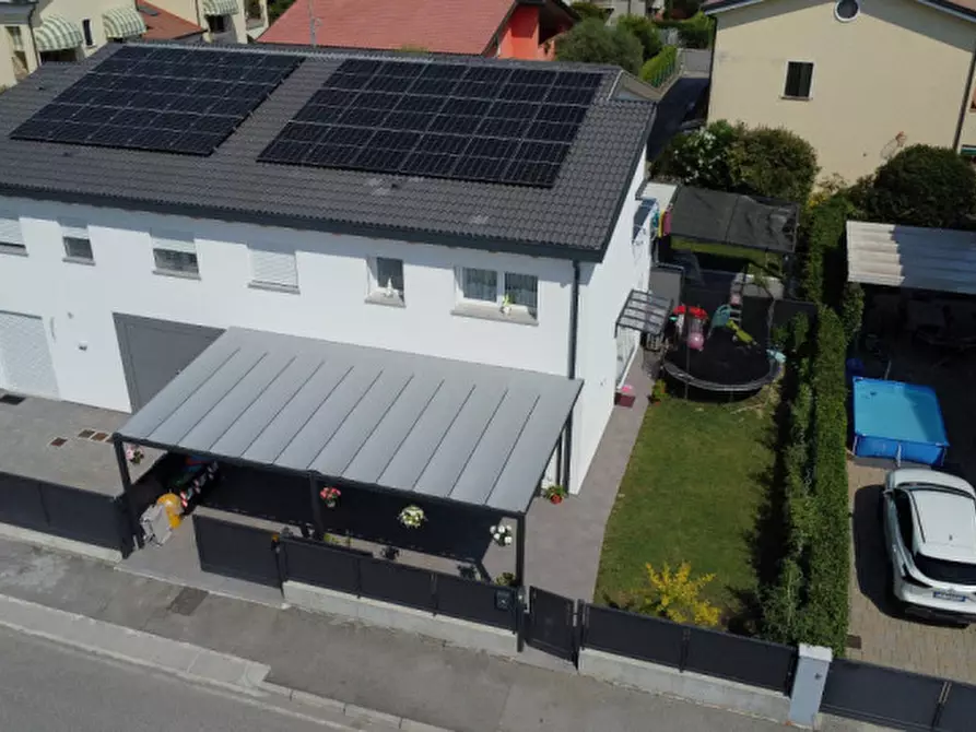 Immagine 1 di Casa trifamiliare in vendita  in Via Aldo Capitini a San Giorgio Delle Pertiche