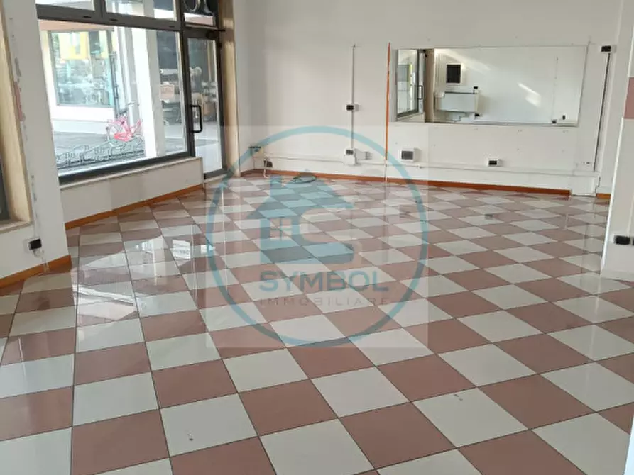 Immagine 1 di Negozio in affitto  in Via Moglianese a Scorzè
