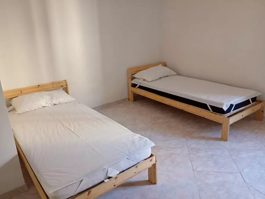 Immagine 35 di Camera in affitto  in vico palazzo due porte 14 a Napoli