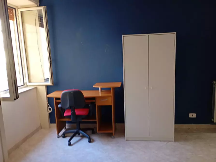 Immagine 37 di Camera in affitto  in vico palazzo due porte 14 a Napoli