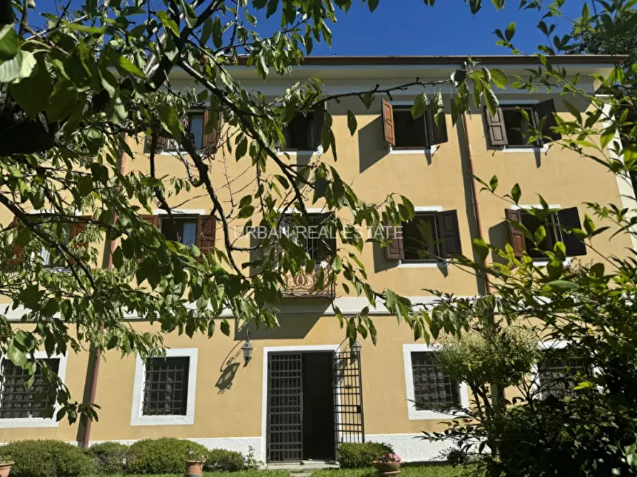 Immagine 2 di Villa in vendita  in VIA DELL'EREMO 11 a Trieste