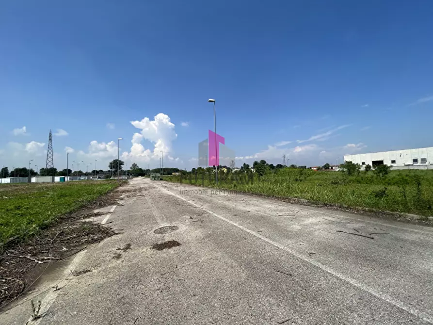 Immagine 25 di Terreno in vendita  in Via Olivetti a Piazzola Sul Brenta
