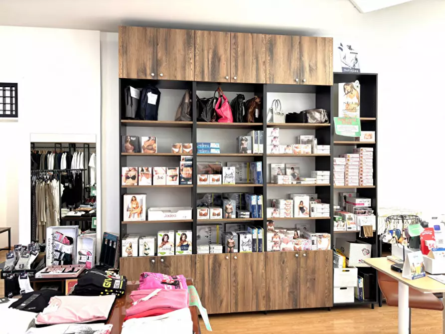 Immagine 11 di Attività commerciale in vendita  a Conselve