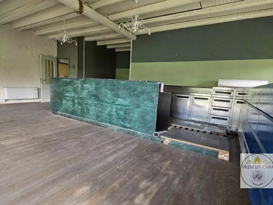 Immagine 13 di Attività commerciale in vendita  in via tormene a Baone