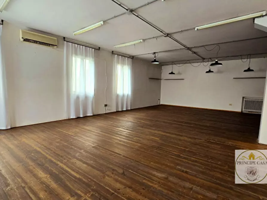 Immagine 15 di Attività commerciale in vendita  in via tormene a Baone