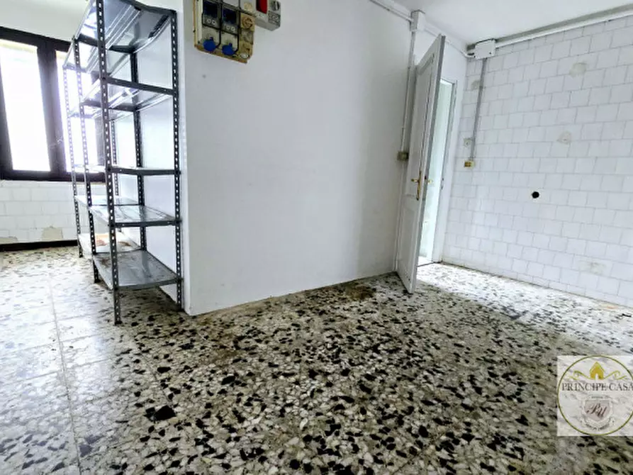 Immagine 26 di Attività commerciale in vendita  in via tormene a Baone