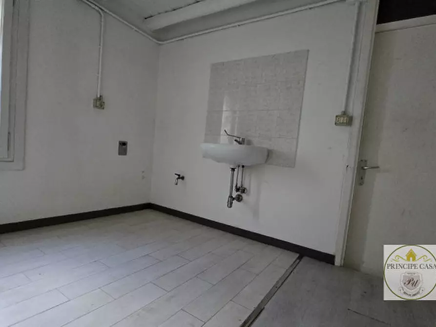 Immagine 33 di Attività commerciale in vendita  in via tormene a Baone