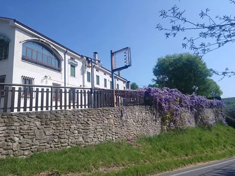 Immagine 1 di Attività commerciale in vendita  in via tormene a Baone