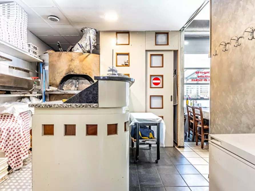 Immagine 7 di Attività commerciale in vendita  in Via Amatore Sciesa 18 a Milano