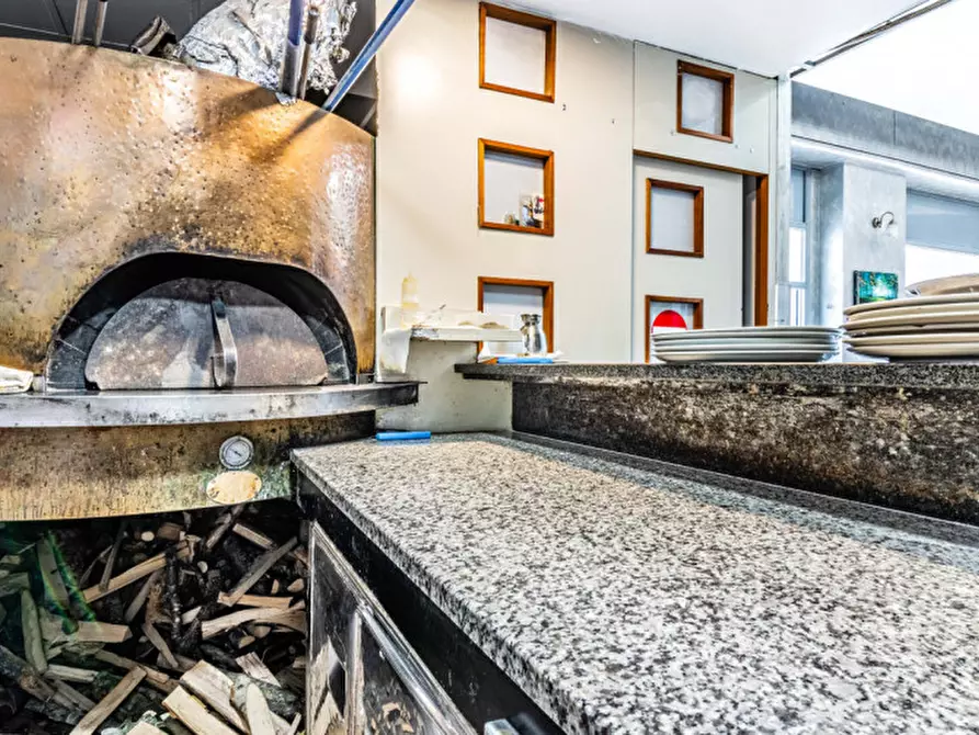 Immagine 8 di Attività commerciale in vendita  in Via Amatore Sciesa 18 a Milano