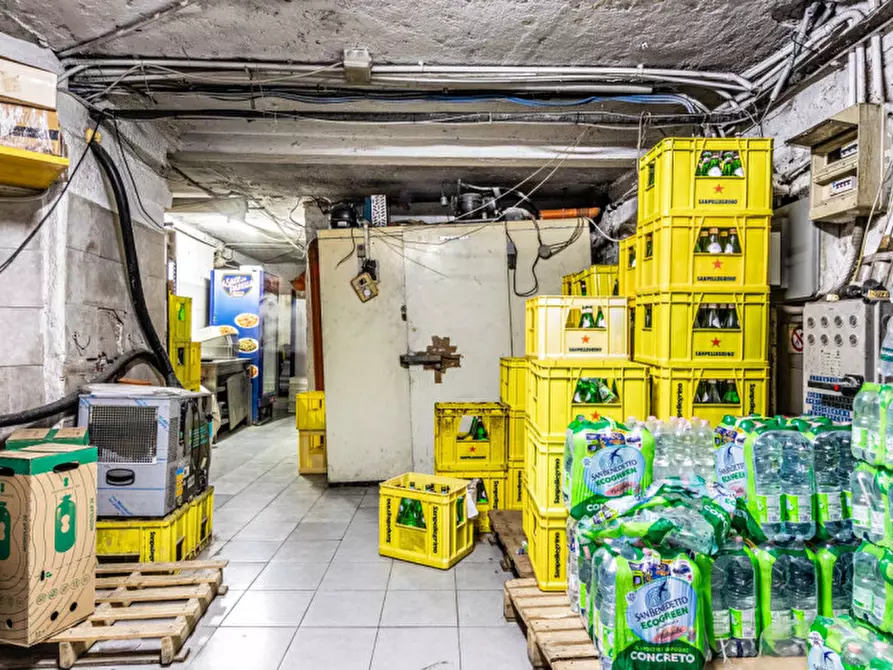 Immagine 13 di Attività commerciale in vendita  in Via Amatore Sciesa 18 a Milano