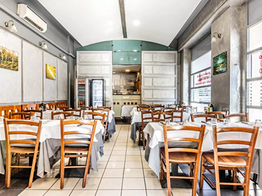 Immagine 17 di Attività commerciale in vendita  in Via Amatore Sciesa 18 a Milano