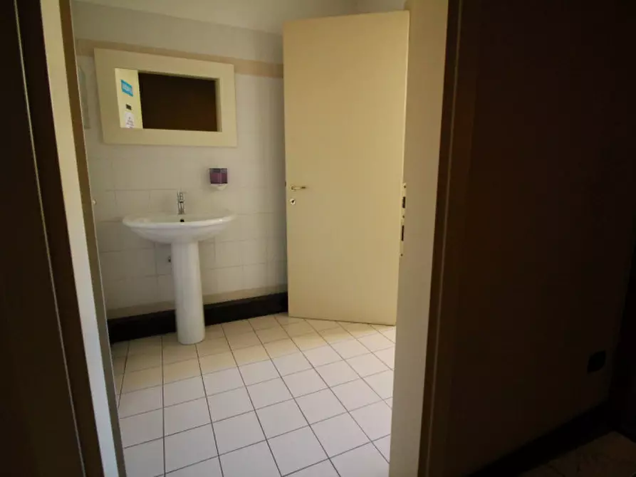 Immagine 24 di Attività commerciale in vendita  in Via Quattro Novembre a Motta Di Livenza