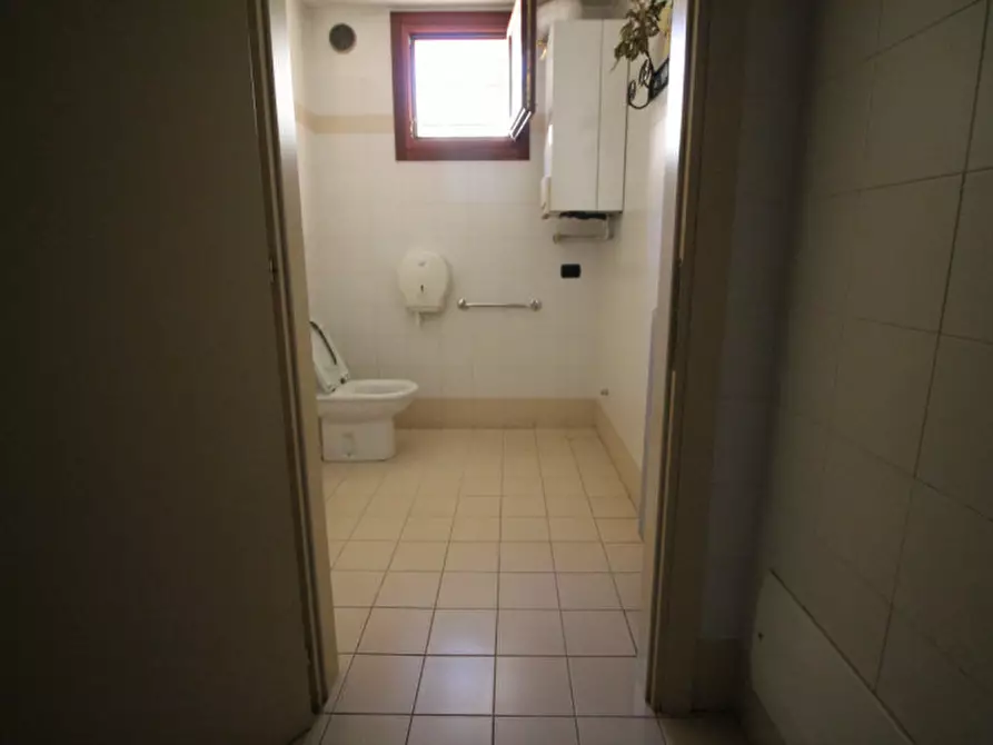 Immagine 26 di Attività commerciale in vendita  in Via Quattro Novembre a Motta Di Livenza