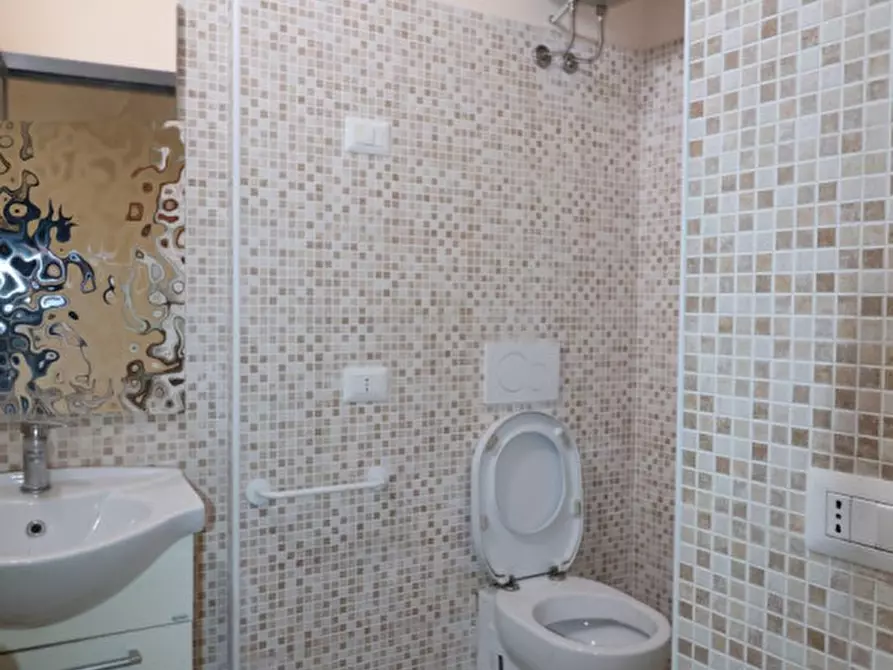 Immagine 10 di Laboratorio in affitto  in Via dell'Oleandro a Montevarchi