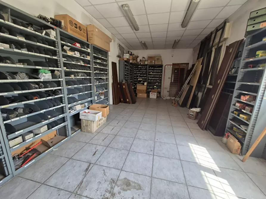 Immagine 4 di Magazzino in vendita  in Via Giuseppe Verdi, 26 a Conselve