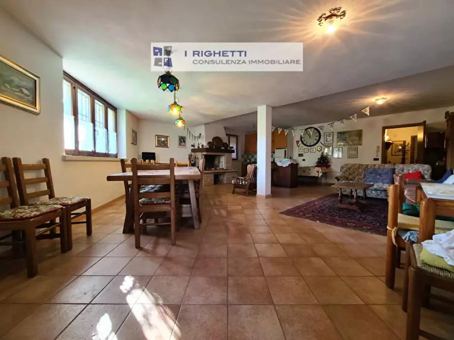 Immagine 2 di Villa in vendita  in Via Giuseppe Verdi a Negrar di Valpolicella