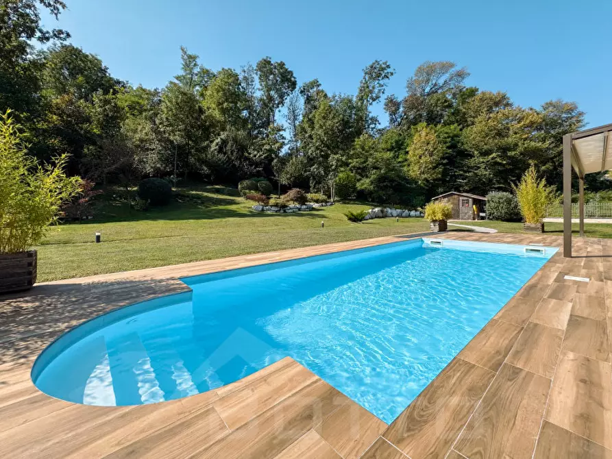 Immagine 3 di Villa in vendita  in Via Dante Alighieri 81 a Leggiuno