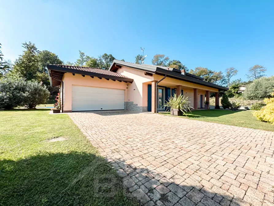 Immagine 4 di Villa in vendita  in Via Dante Alighieri 81 a Leggiuno