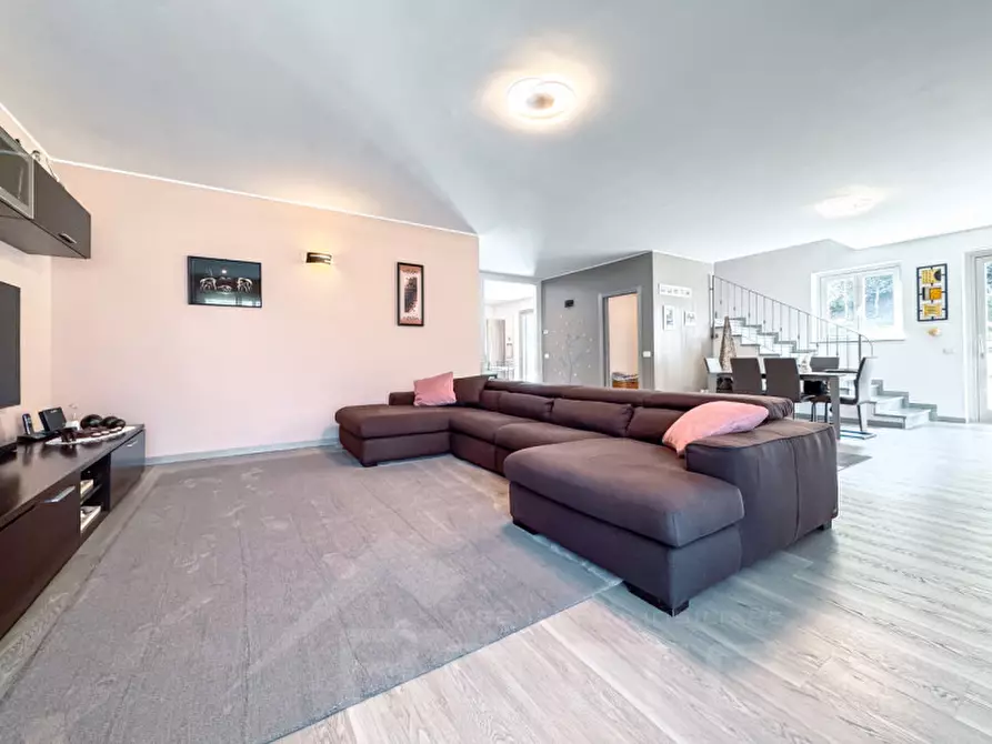 Immagine 6 di Villa in vendita  in Via Dante Alighieri 81 a Leggiuno