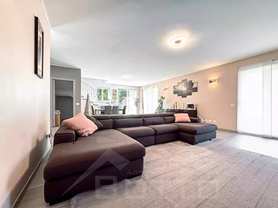 Immagine 7 di Villa in vendita  in Via Dante Alighieri 81 a Leggiuno