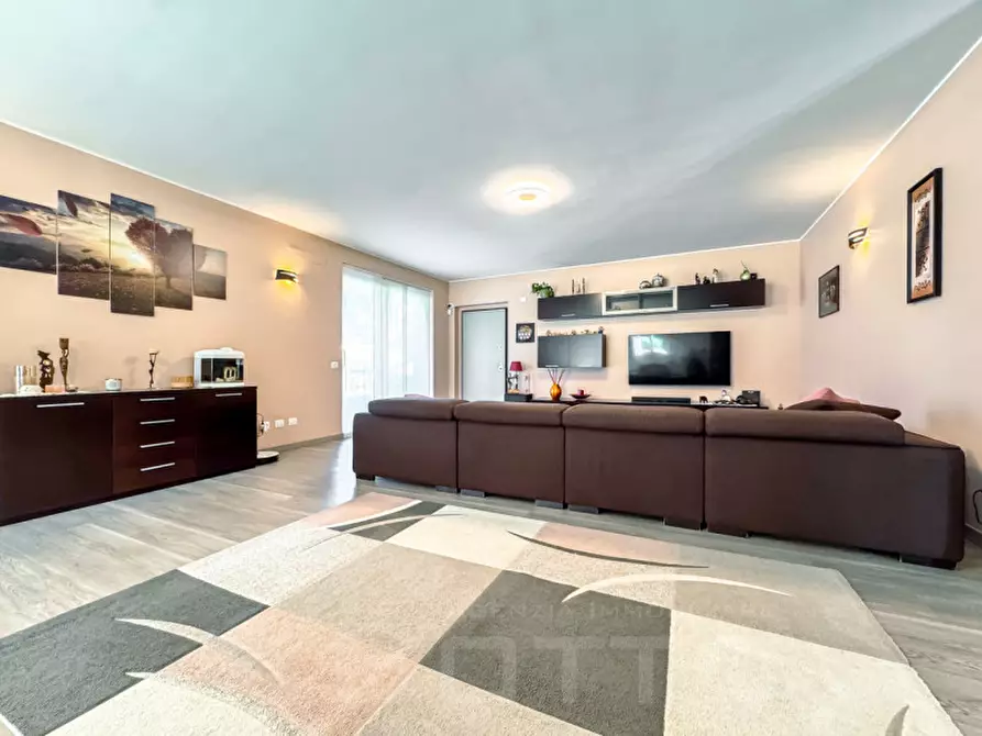 Immagine 8 di Villa in vendita  in Via Dante Alighieri 81 a Leggiuno