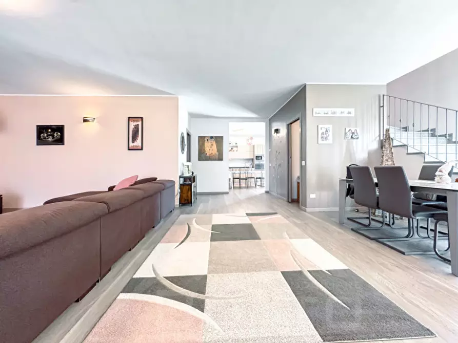 Immagine 10 di Villa in vendita  in Via Dante Alighieri 81 a Leggiuno