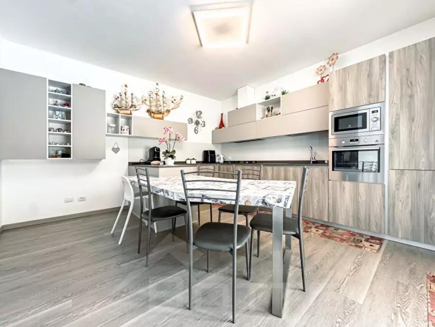 Immagine 11 di Villa in vendita  in Via Dante Alighieri 81 a Leggiuno