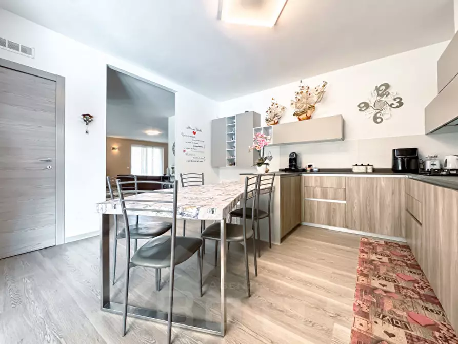 Immagine 12 di Villa in vendita  in Via Dante Alighieri 81 a Leggiuno