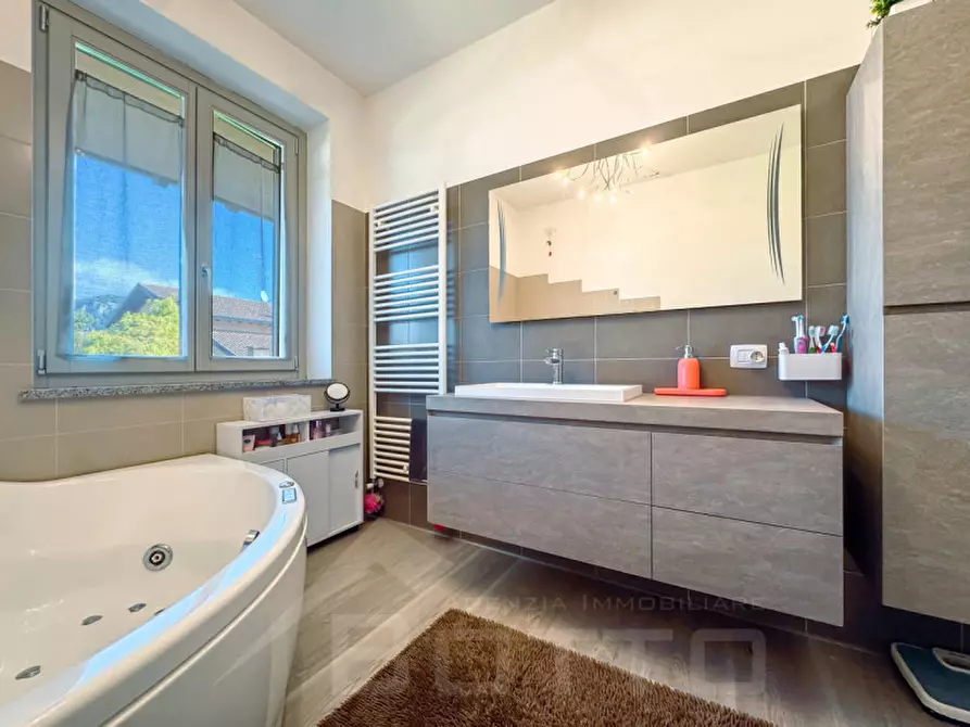 Immagine 16 di Villa in vendita  in Via Dante Alighieri 81 a Leggiuno