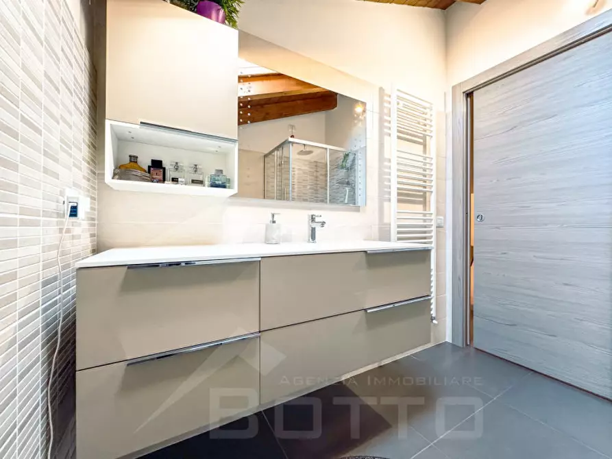 Immagine 21 di Villa in vendita  in Via Dante Alighieri 81 a Leggiuno