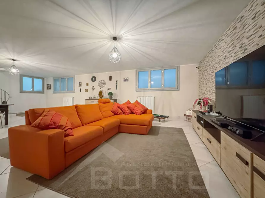 Immagine 26 di Villa in vendita  in Via Dante Alighieri 81 a Leggiuno