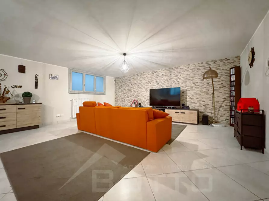 Immagine 28 di Villa in vendita  in Via Dante Alighieri 81 a Leggiuno