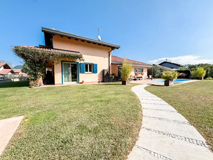 Immagine 38 di Villa in vendita  in Via Dante Alighieri 81 a Leggiuno