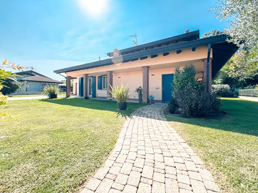 Immagine 39 di Villa in vendita  in Via Dante Alighieri 81 a Leggiuno