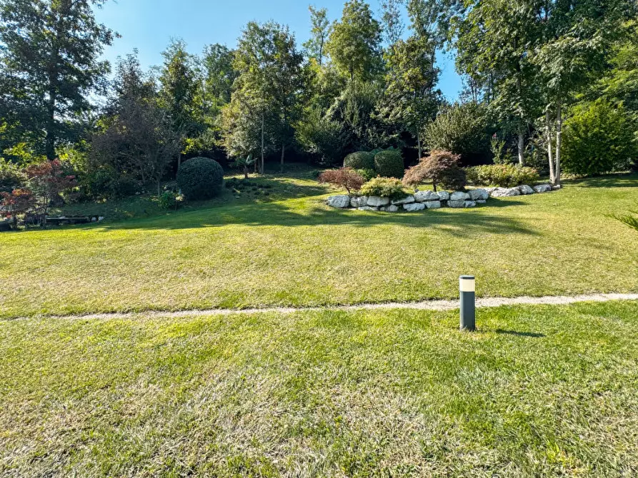 Immagine 40 di Villa in vendita  in Via Dante Alighieri 81 a Leggiuno