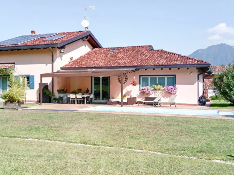 Immagine 43 di Villa in vendita  in Via Dante Alighieri 81 a Leggiuno