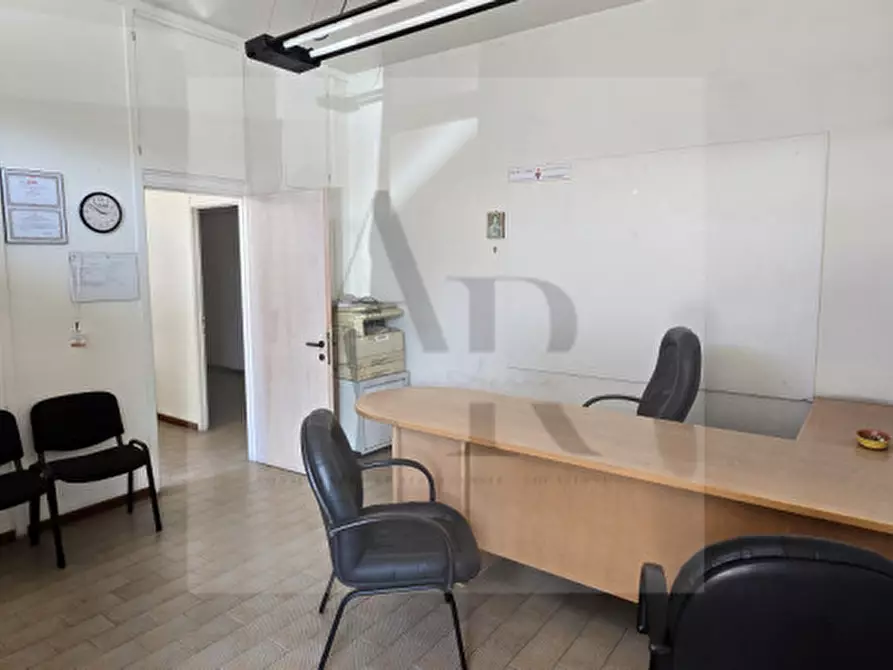 Immagine 3 di Ufficio in vendita  in Via Chiesa a Stra