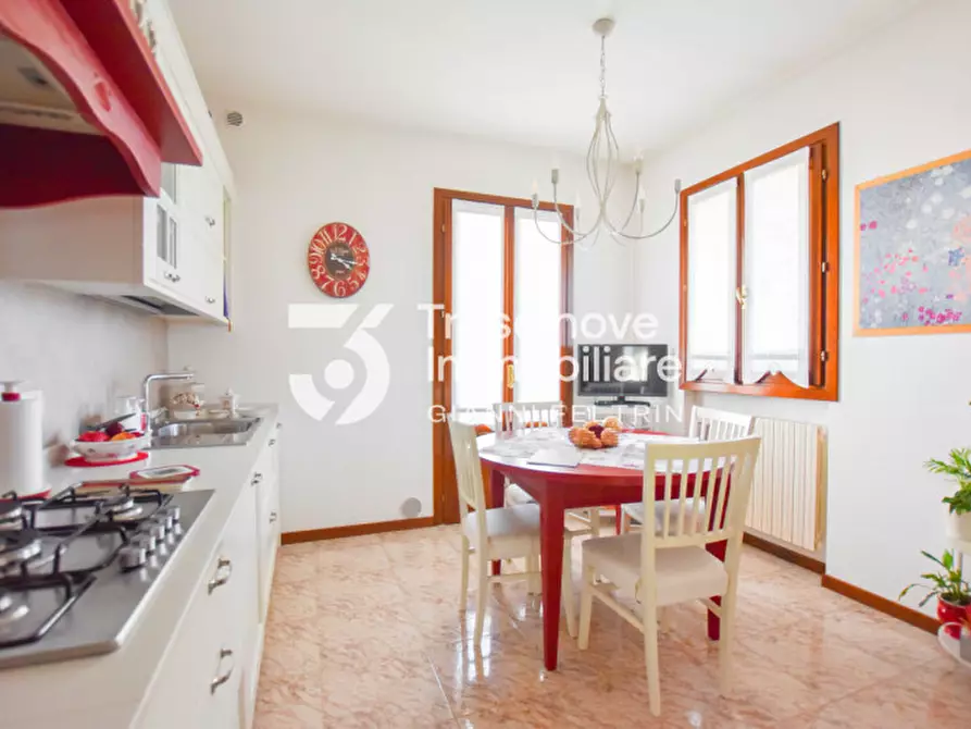 Immagine 13 di Casa indipendente in vendita  in Via Amendola a Paese