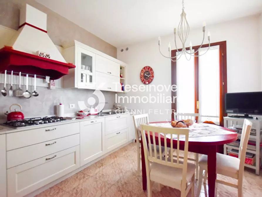 Immagine 14 di Casa indipendente in vendita  in Via Amendola a Paese