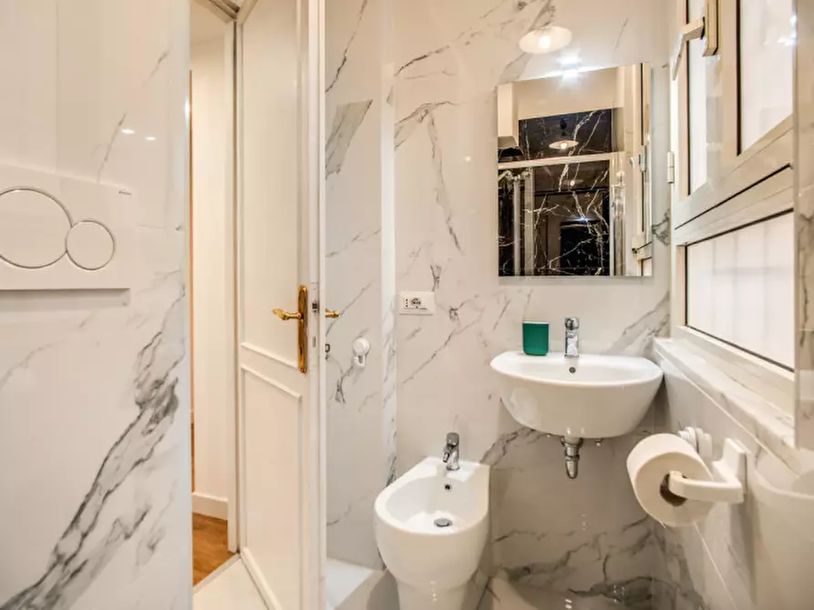 Immagine 32 di Appartamento in vendita  in Via Goffredo Mameli a Roma