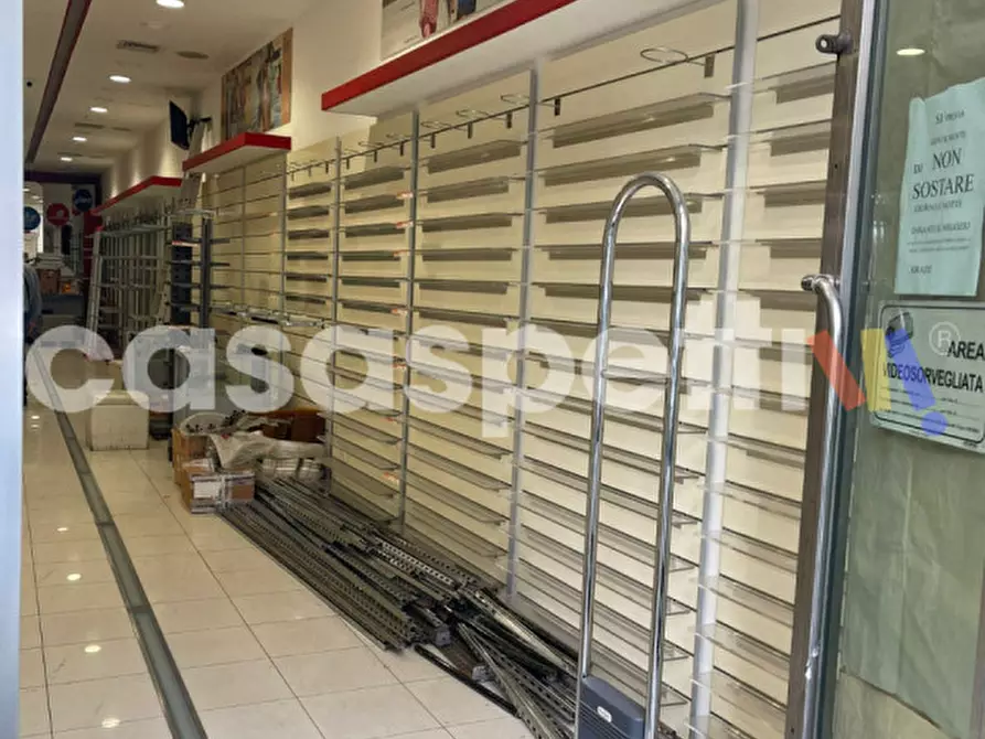 Immagine 1 di Negozio in vendita  in Via Giovanni da Procida a Palermo