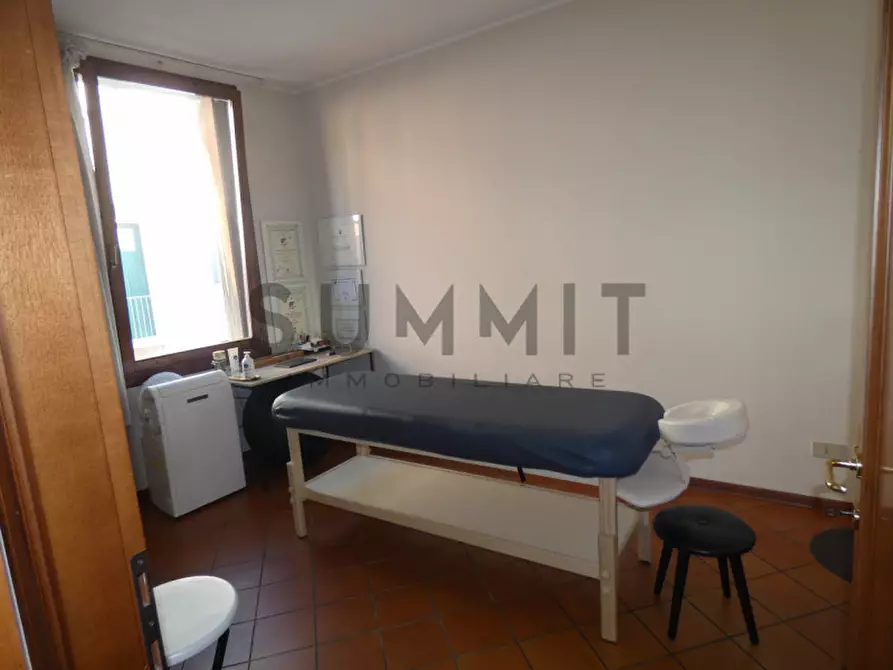 Immagine 3 di Ufficio in vendita  in Via Fratelli Pasini a Schio