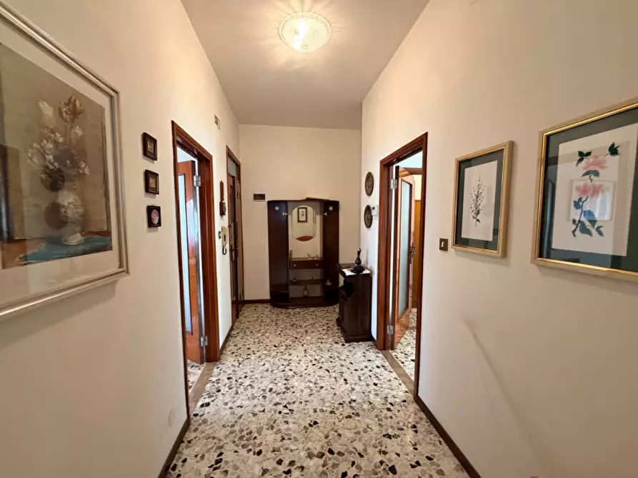 Immagine 2 di Appartamento in vendita  a Senigallia