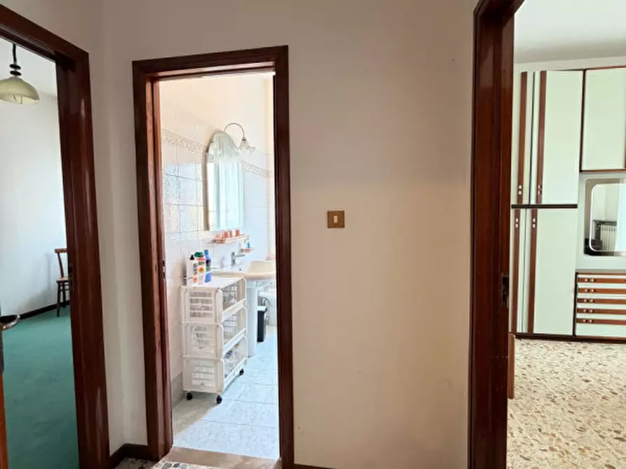 Immagine 10 di Appartamento in vendita  a Senigallia