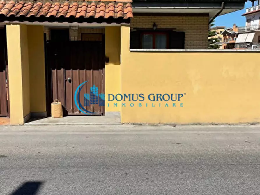 Immagine 1 di Casa quadrifamiliare in vendita  in Via Rezzato a Roma