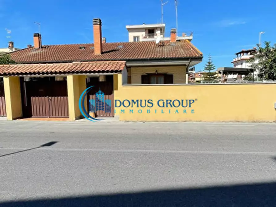 Immagine 2 di Casa quadrifamiliare in vendita  in Via Rezzato a Roma