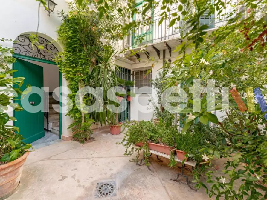 Immagine 3 di Bed & Breakfast in vendita  in Via Gregorio Ugdulena a Palermo