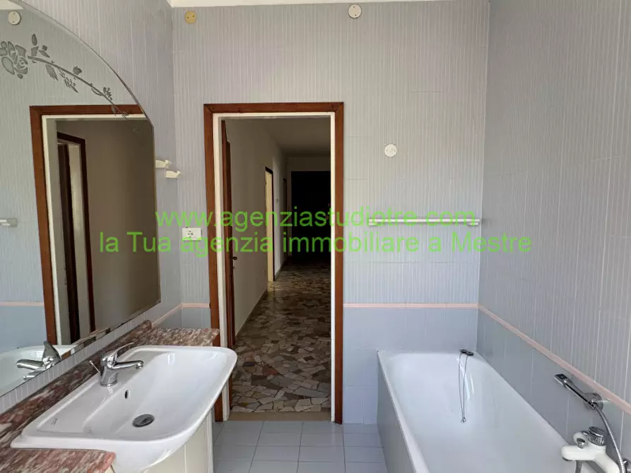 Immagine 11 di Appartamento in affitto  in Via Monte Ortone 1 a Venezia