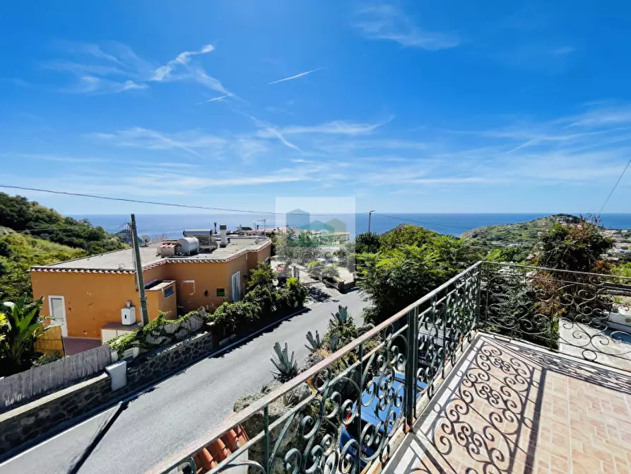 Immagine 16 di Villa in vendita  in via ciglio 150 a Serrara Fontana